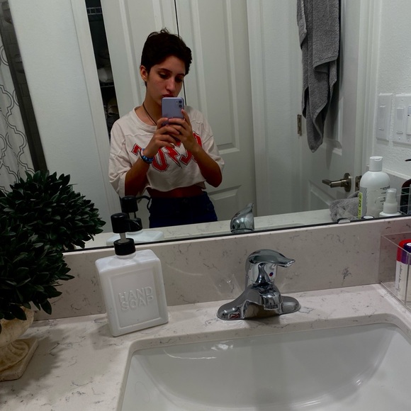 Meet your Posher, Alexis - Picture 2 of 2